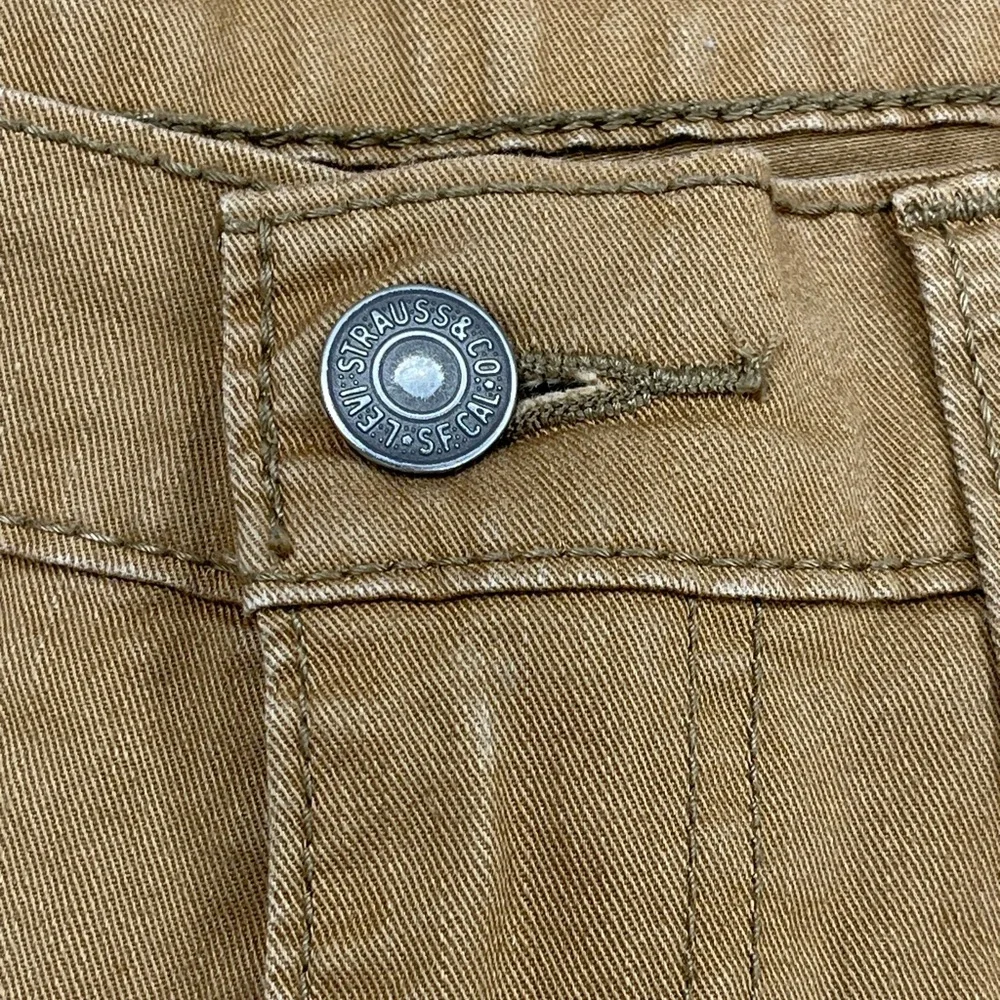 MENS LEVIS KHAKI 502 SZ 33/32